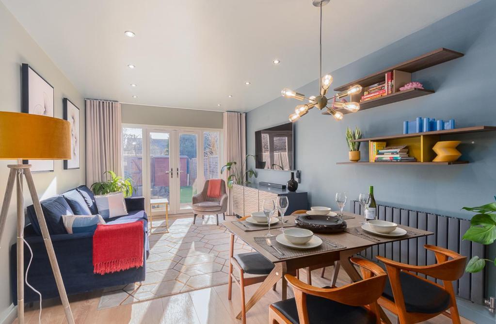 Castle Townhouse Kenilworth - Private Parking - 24 Hr Gym Access - Town Centre Apartment ภายนอก รูปภาพ