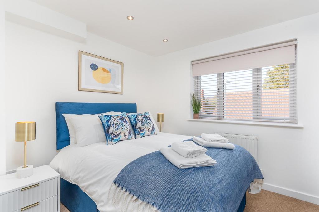 Castle Townhouse Kenilworth - Private Parking - 24 Hr Gym Access - Town Centre Apartment ภายนอก รูปภาพ