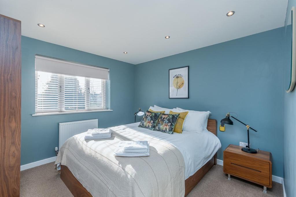 Castle Townhouse Kenilworth - Private Parking - 24 Hr Gym Access - Town Centre Apartment ภายนอก รูปภาพ