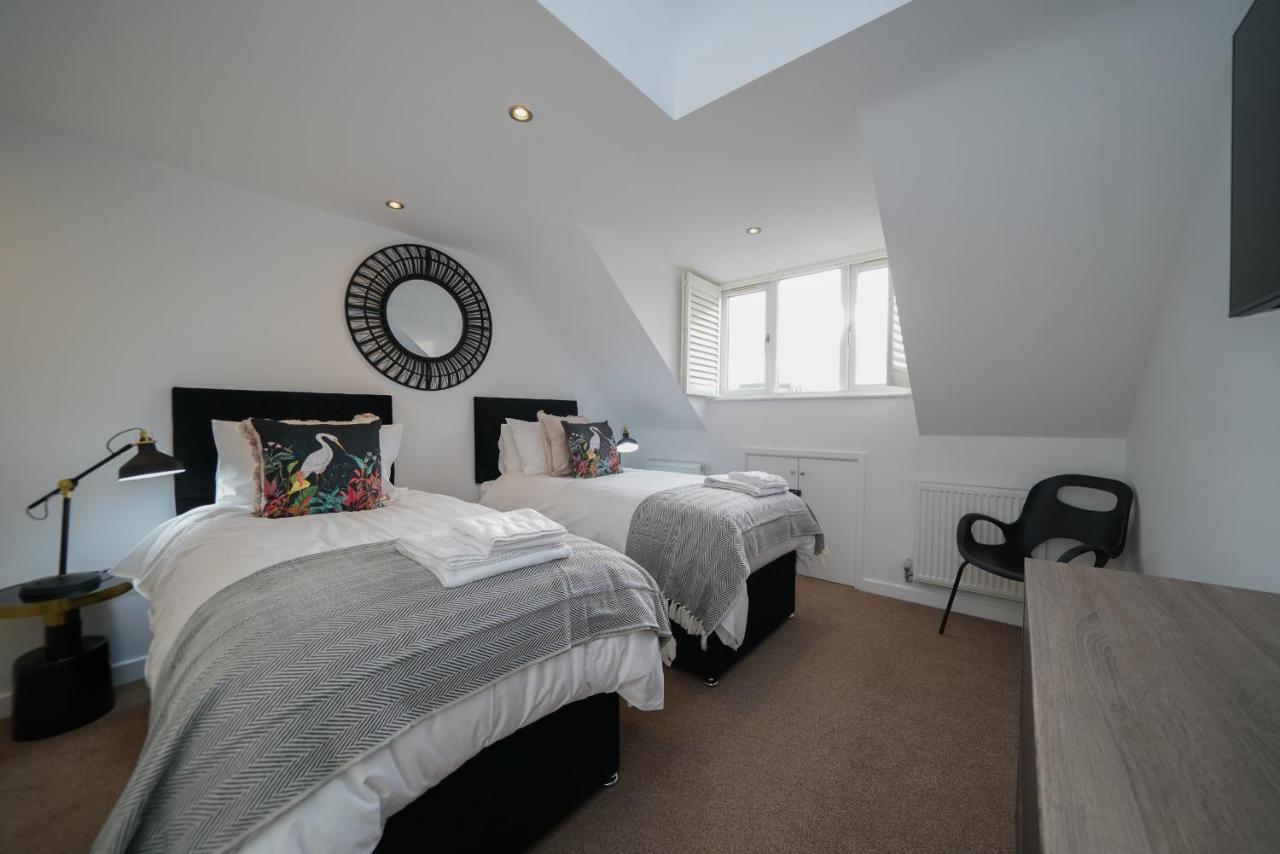 Castle Townhouse Kenilworth - Private Parking - 24 Hr Gym Access - Town Centre Apartment ภายนอก รูปภาพ