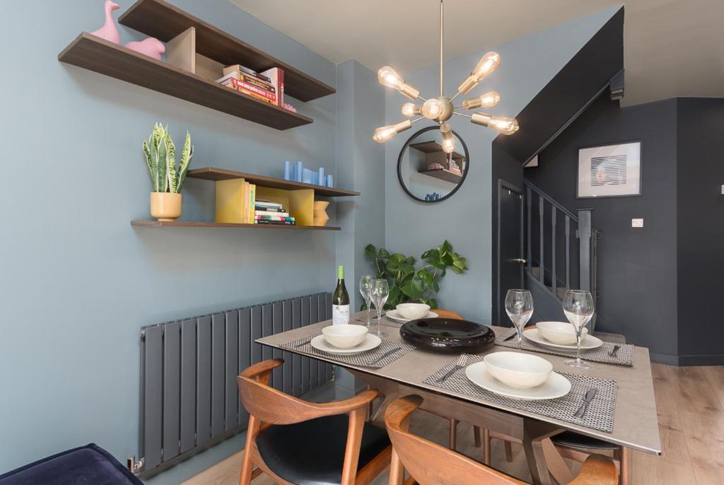 Castle Townhouse Kenilworth - Private Parking - 24 Hr Gym Access - Town Centre Apartment ภายนอก รูปภาพ