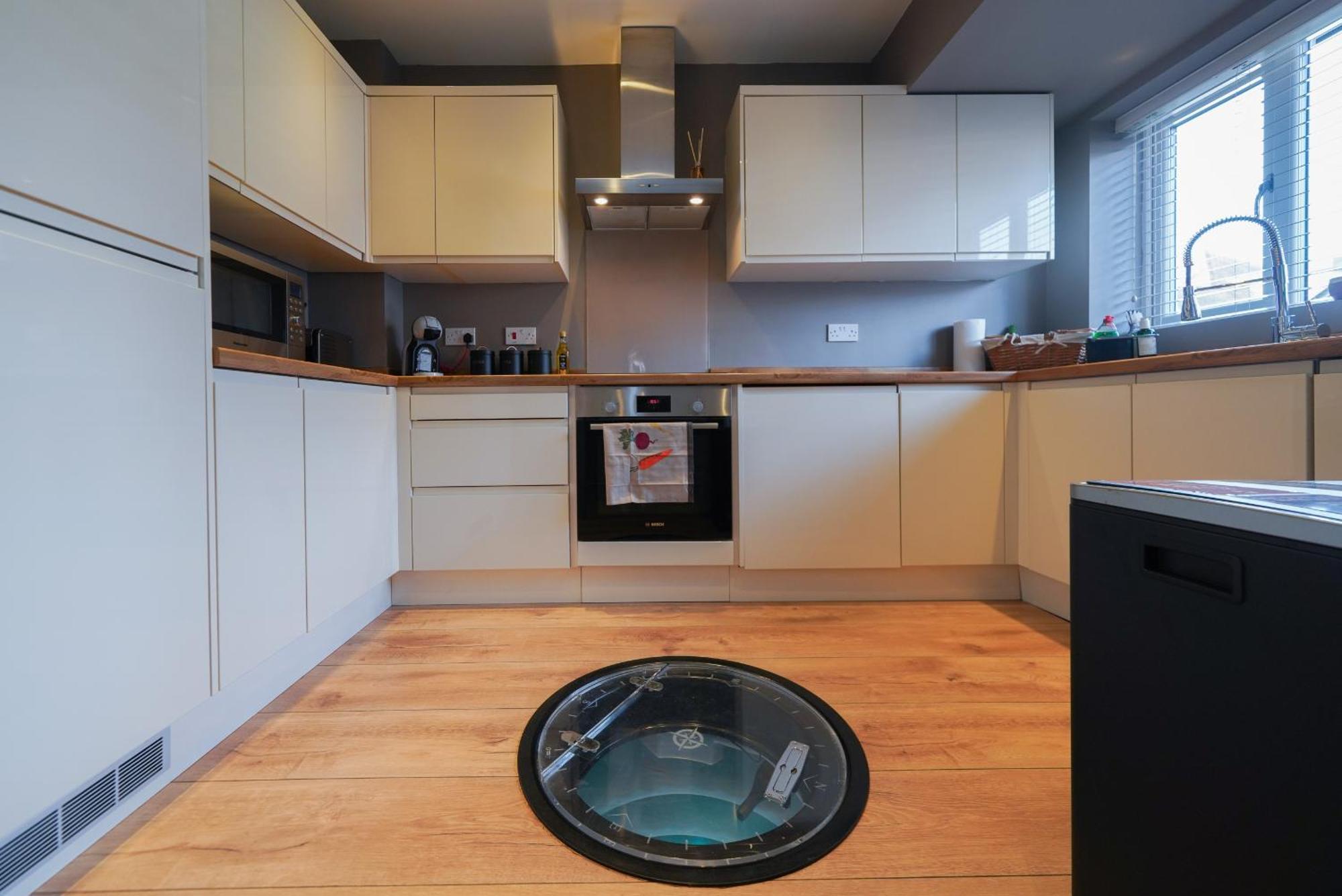 Castle Townhouse Kenilworth - Private Parking - 24 Hr Gym Access - Town Centre Apartment ห้อง รูปภาพ