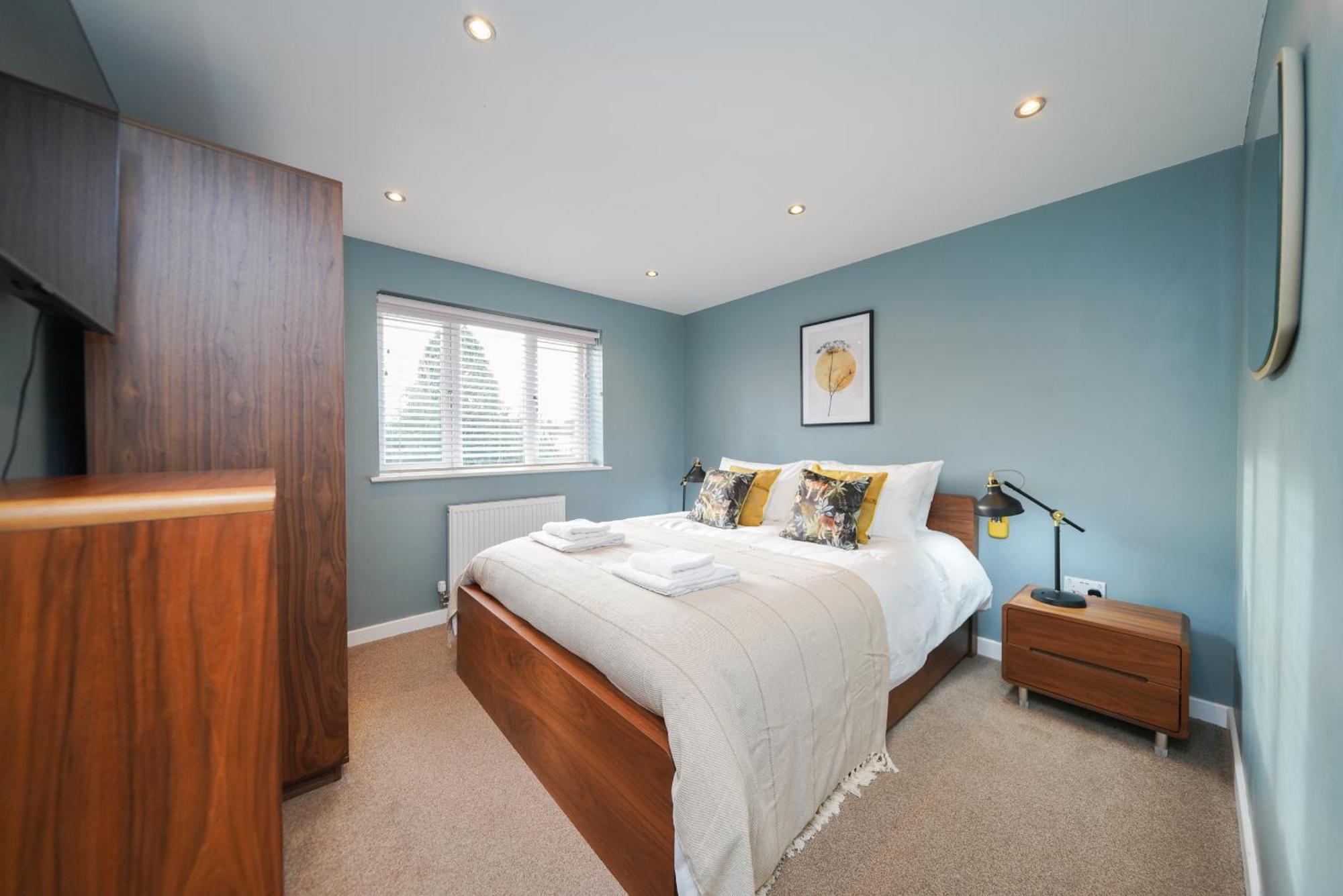 Castle Townhouse Kenilworth - Private Parking - 24 Hr Gym Access - Town Centre Apartment ห้อง รูปภาพ